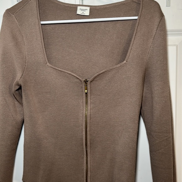 Abercrombie sweater zip up top - Picture 2 of 4